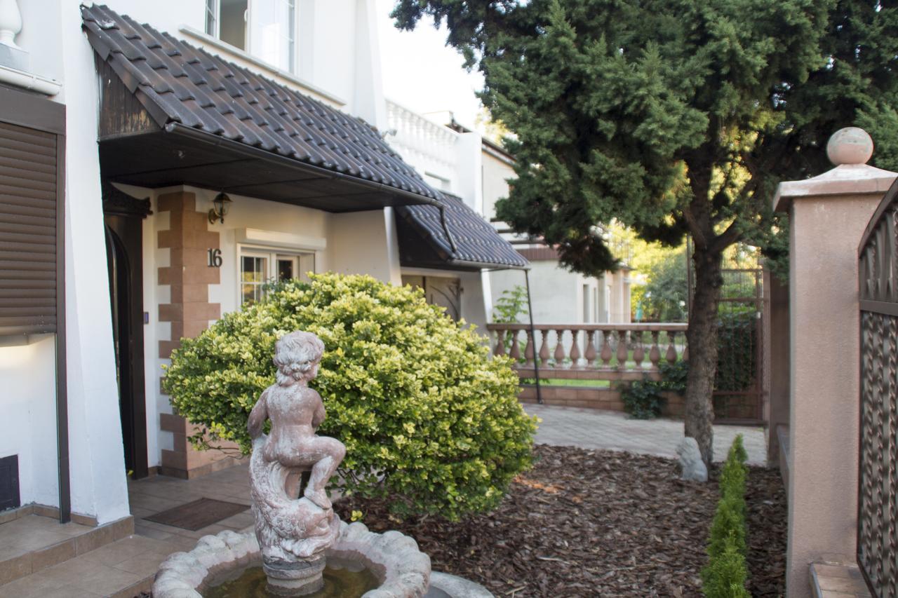 Magic Garden Hostel Kalisz Esterno foto