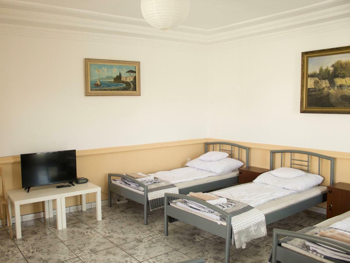 Magic Garden Hostel Kalisz Esterno foto